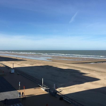 Studio 4 pers met Frontaal Zeezicht&privé zwembad Oostende Esterno foto