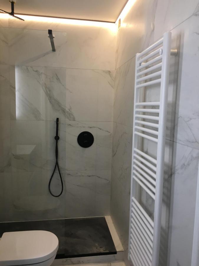 Studio 4 pers met Frontaal Zeezicht&privé zwembad Oostende Esterno foto
